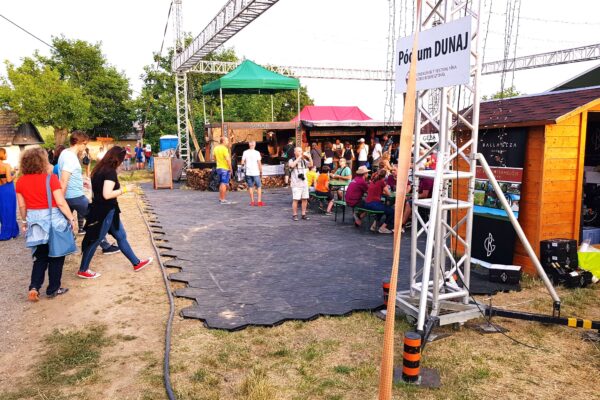 plastova podlaha